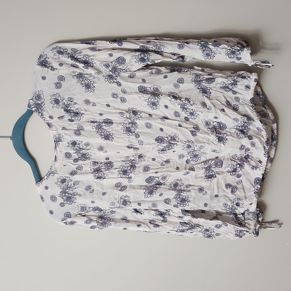 Long Sleeve Pattern Blouse - Picture 3 of 6